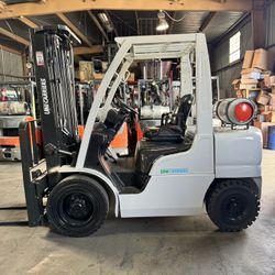 UNICARRIERS PROPANE FORKLIFT 
