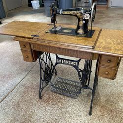 Antique Singer Sewing Machine  Circa 1923