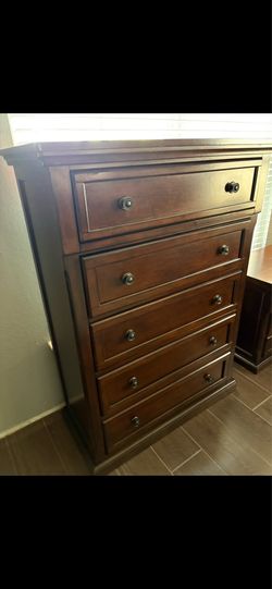 Set – Dresser, Mirror, Chest & Nightstand