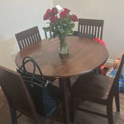 Dinning Table & 4 Chairs 