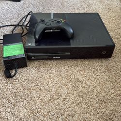 Xbox 1 with controller