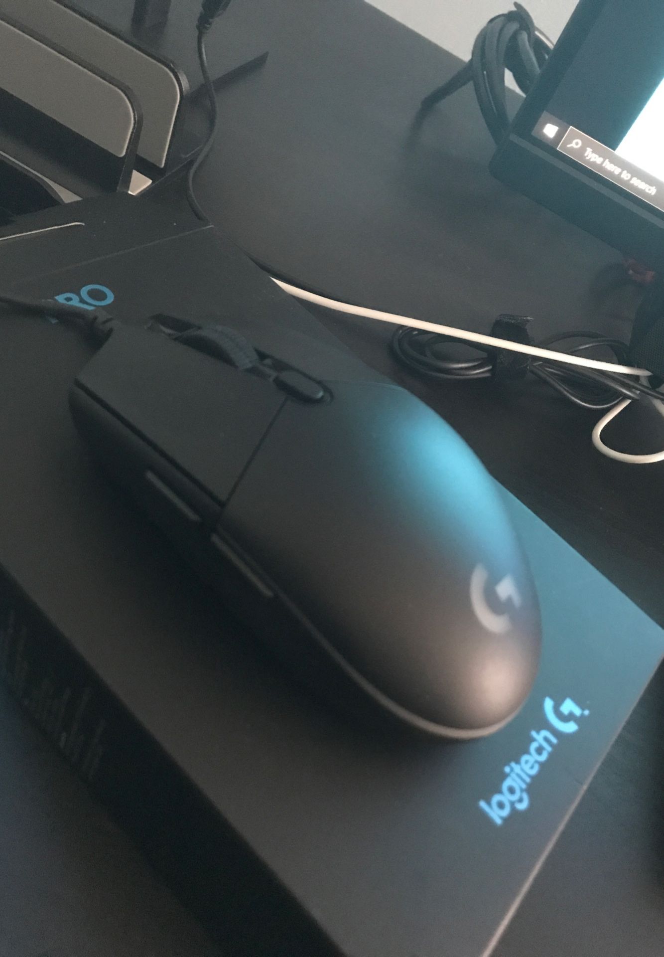 Logitech G Pro Gaming Mouse (Hero)