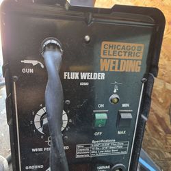 Chicago Electric Flux 125 Welder