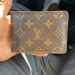 Authentic Louis Vuitton Mens Wallet 