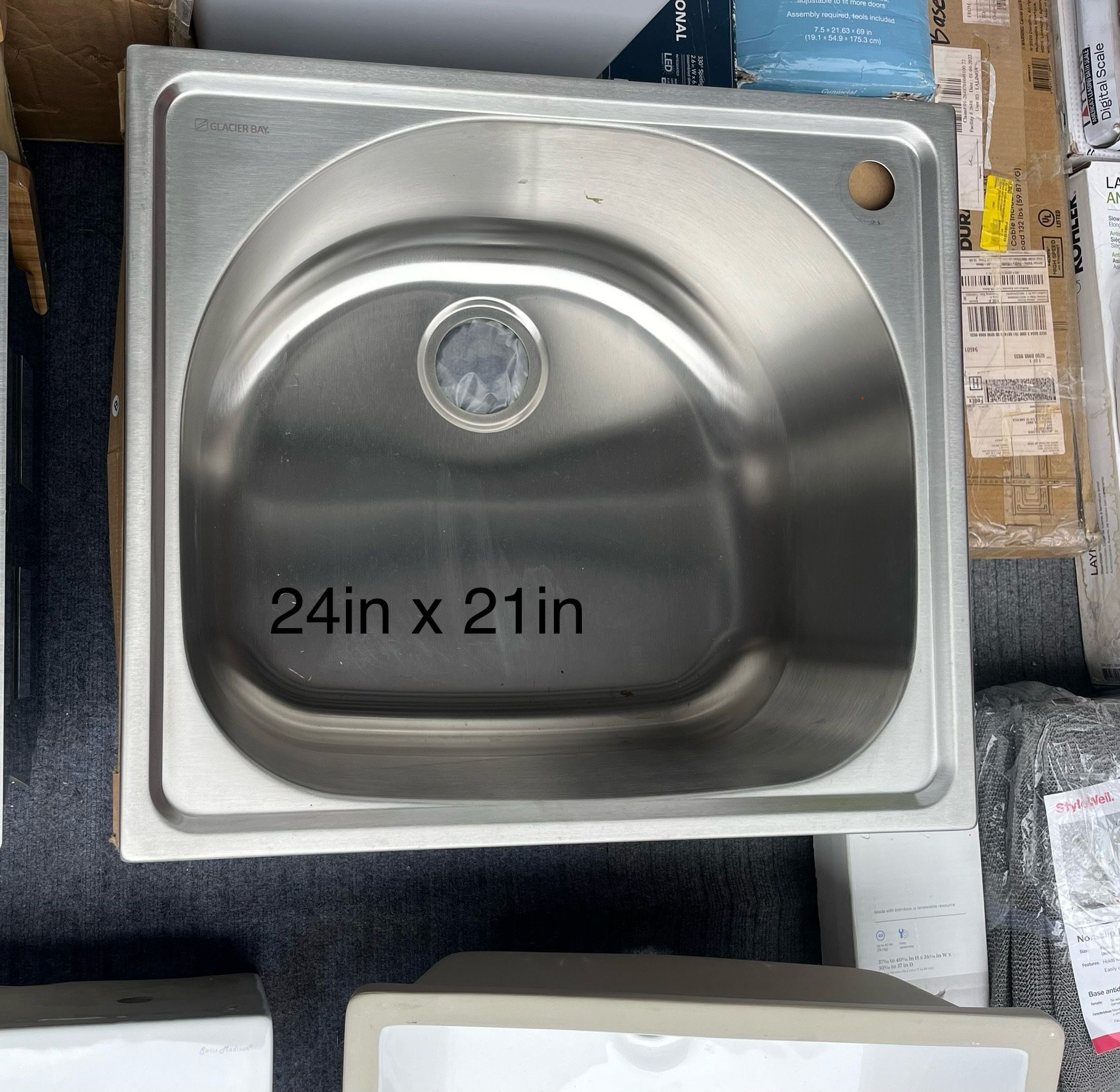 Stainless steel sink 24in - Dented