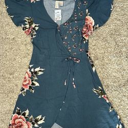 Mimi Chica Women’s Junior M Green Floral Deep V-Neck Tie Front Slim Mini Dress 