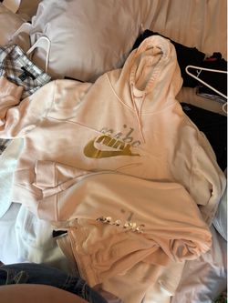 Women’s Nike Sweatsuit