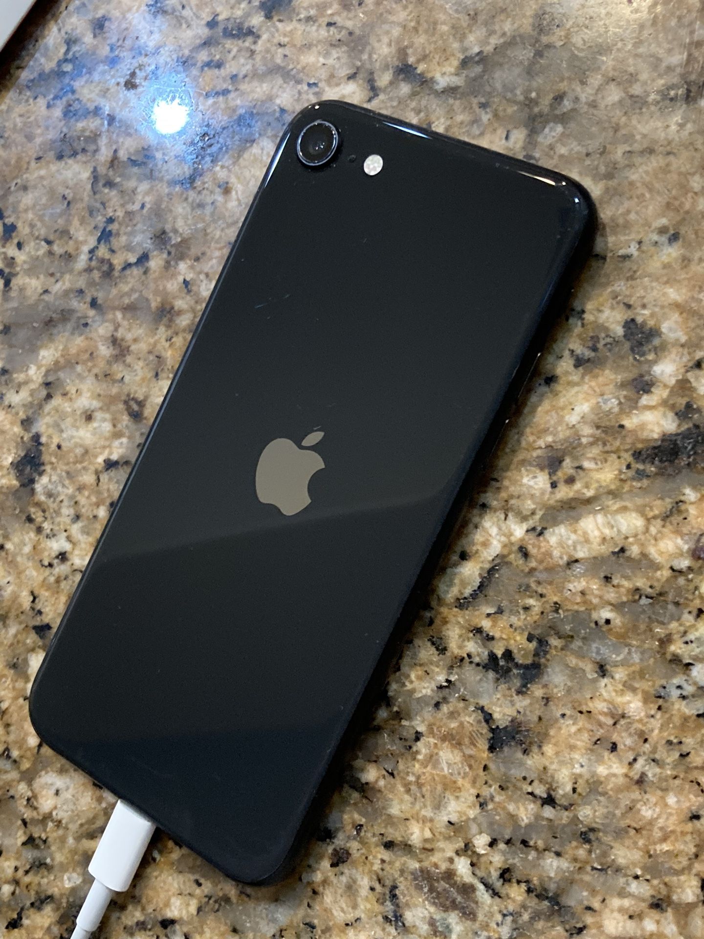 iPhoneSE 第1世代 MLM62J/A スペースグレー (純正ケース付) iPhone SE 