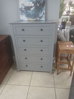 Light gray 5 draw chest