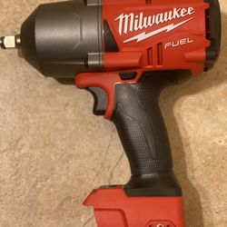 Milwaukee High Torque  Impact Wrench 1/2 1400lbs