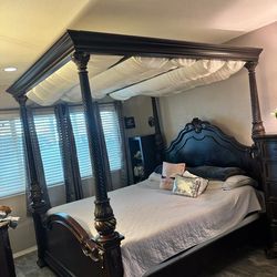 King size bed, mattress not included