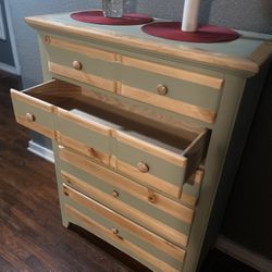 5 Drawer Dresser Used But In Good Shape Paid 625 400 It’s Yours