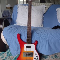 Retrovibe Renegade Bass Great Condition