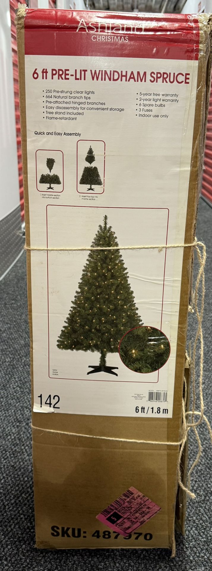 6ft Pre-lit Windham spruce Christmas Tree