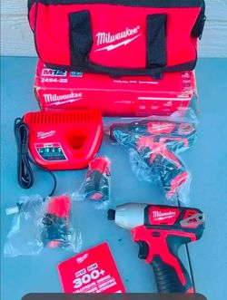 🔥$120 NO NEGOTIABLE🔥 Milwaukee M12 12V Cordless Drill Driver & Impact Combo Kit with (2) Batteries, Charger and Bag.