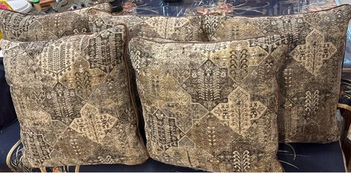 Sofa/couch/floor PillowsREDUCED