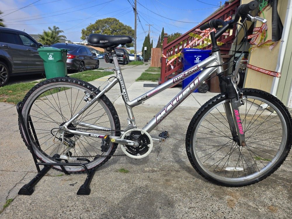 Nice Mountain Bike Medium Size 
Good Condition Ready to Ride 