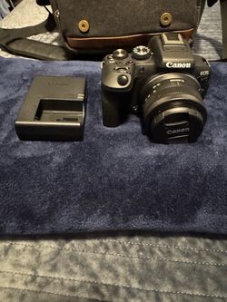 Canon R10 w/ bag & accessories