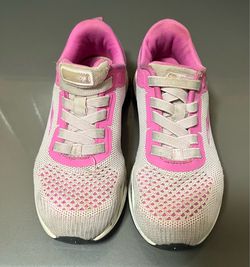 Girls sneakers