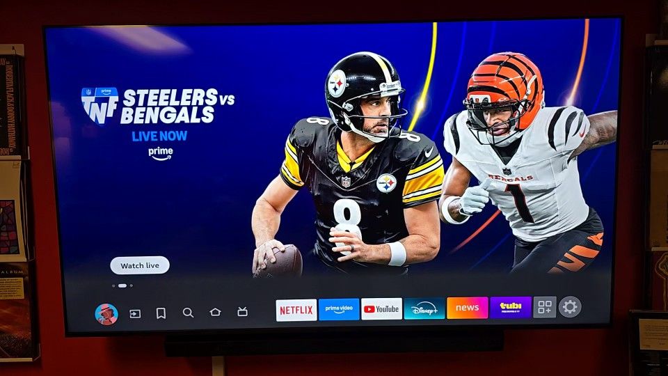 70 INCH INSIGNIA TV WITH SAMSUNG SOUNDBAR & WALL MOUNT (String of lights on back)