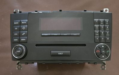 OEM 06 Mercedes c230 radio