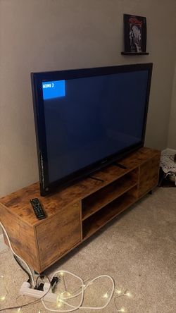Entertainment Center / TV Stand
