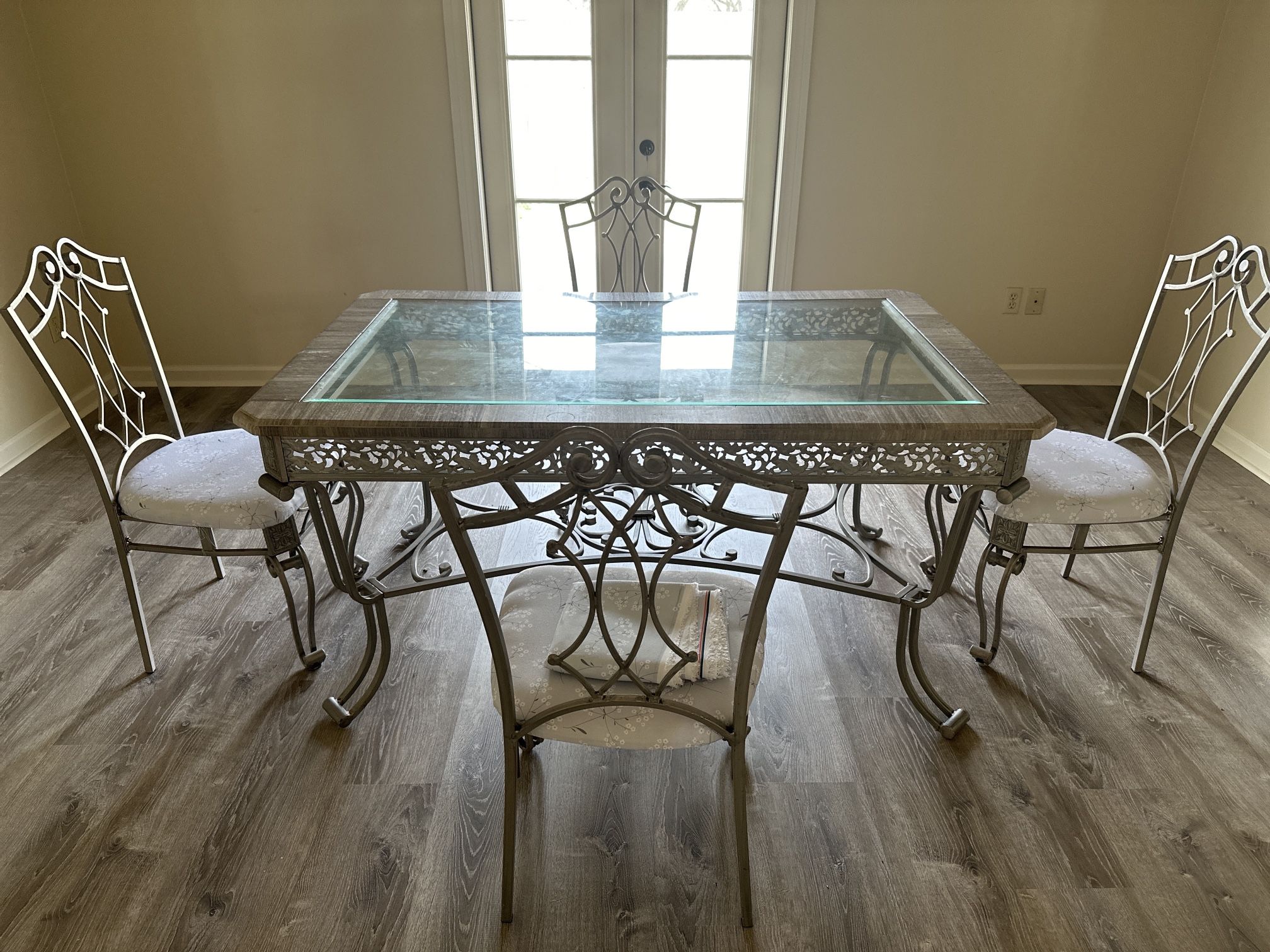 Dining Table & Chairs