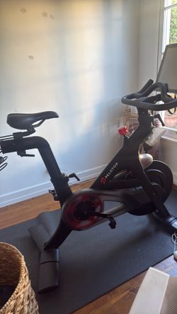 Original Peloton Bike – Works, Cosmetic Rust