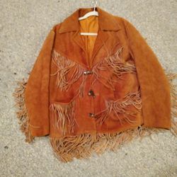 VINTAGE COWBOY. FRING JACKET NO MISSING FRINGE VERY GOOD CONDITION. BEAR CLAWS BUTTON S.   SIZE. LARGE. 