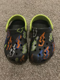 Toddler size 7 crocs