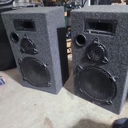 A pair of old school 240watts speakers 