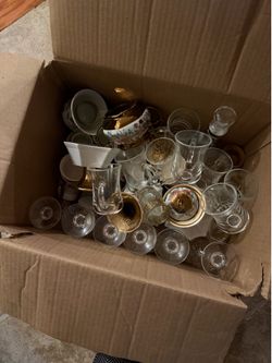 Tea cups, coffee cups, glass cups, footed bowl