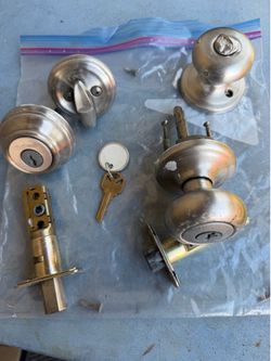 Dead Bolt and Door Knob Lock set Kwickset Satin Nickel