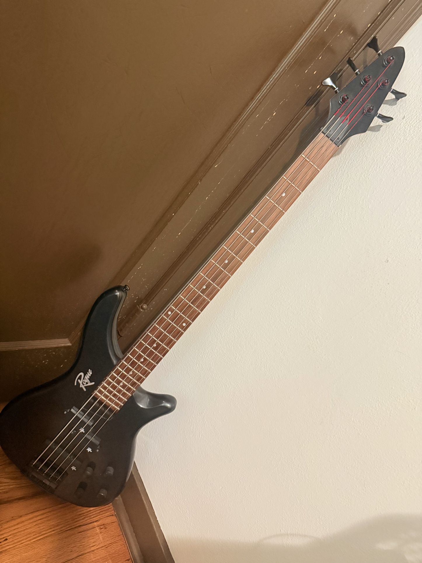 Rogue / 5 String Bass