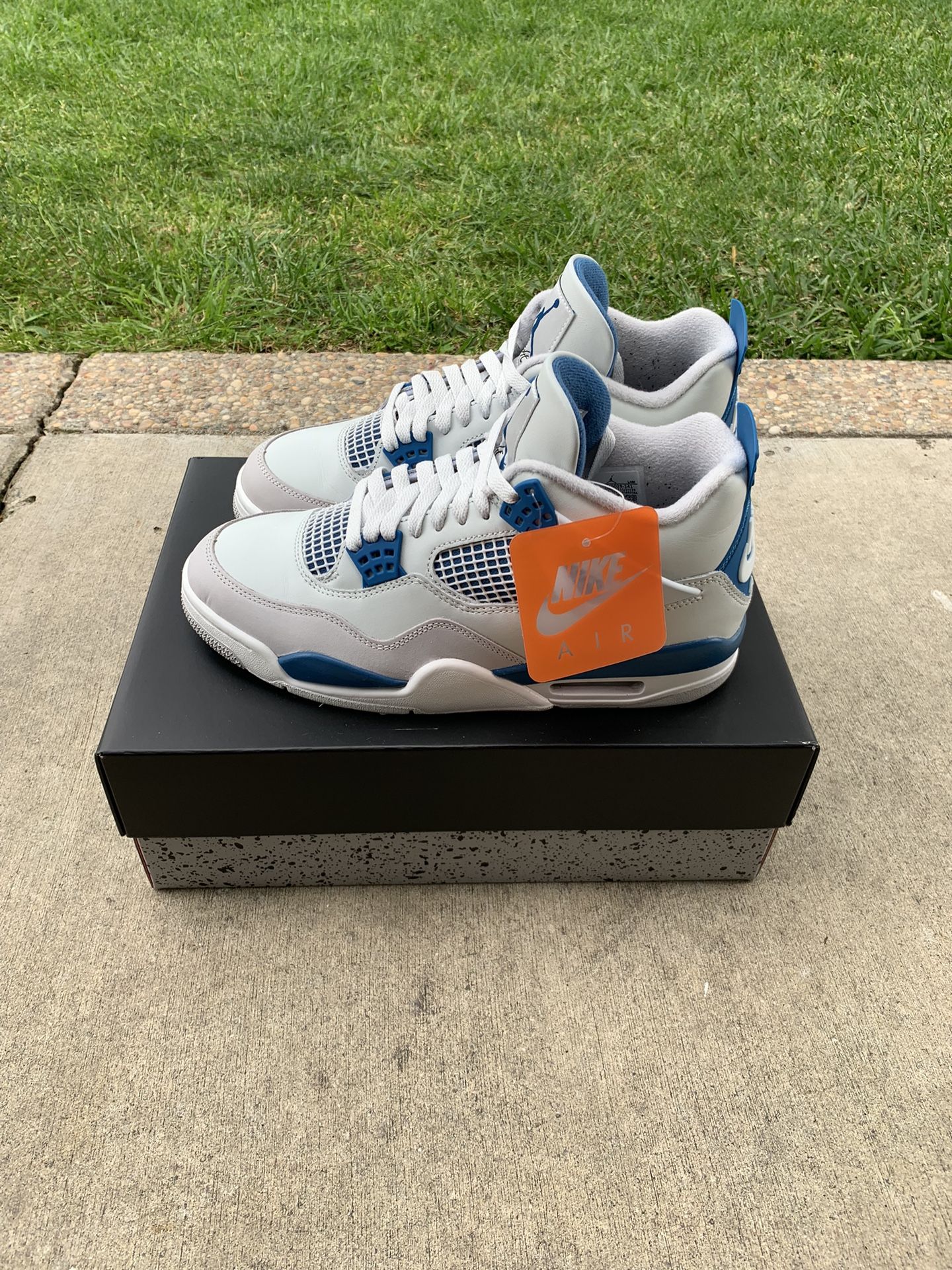 Air Jordan 4 Military Blue