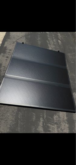 Hard Top Tri Fold tonneau 6.8ft length and 5.8ft width