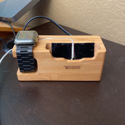 apple watch and watch/phone charging port 