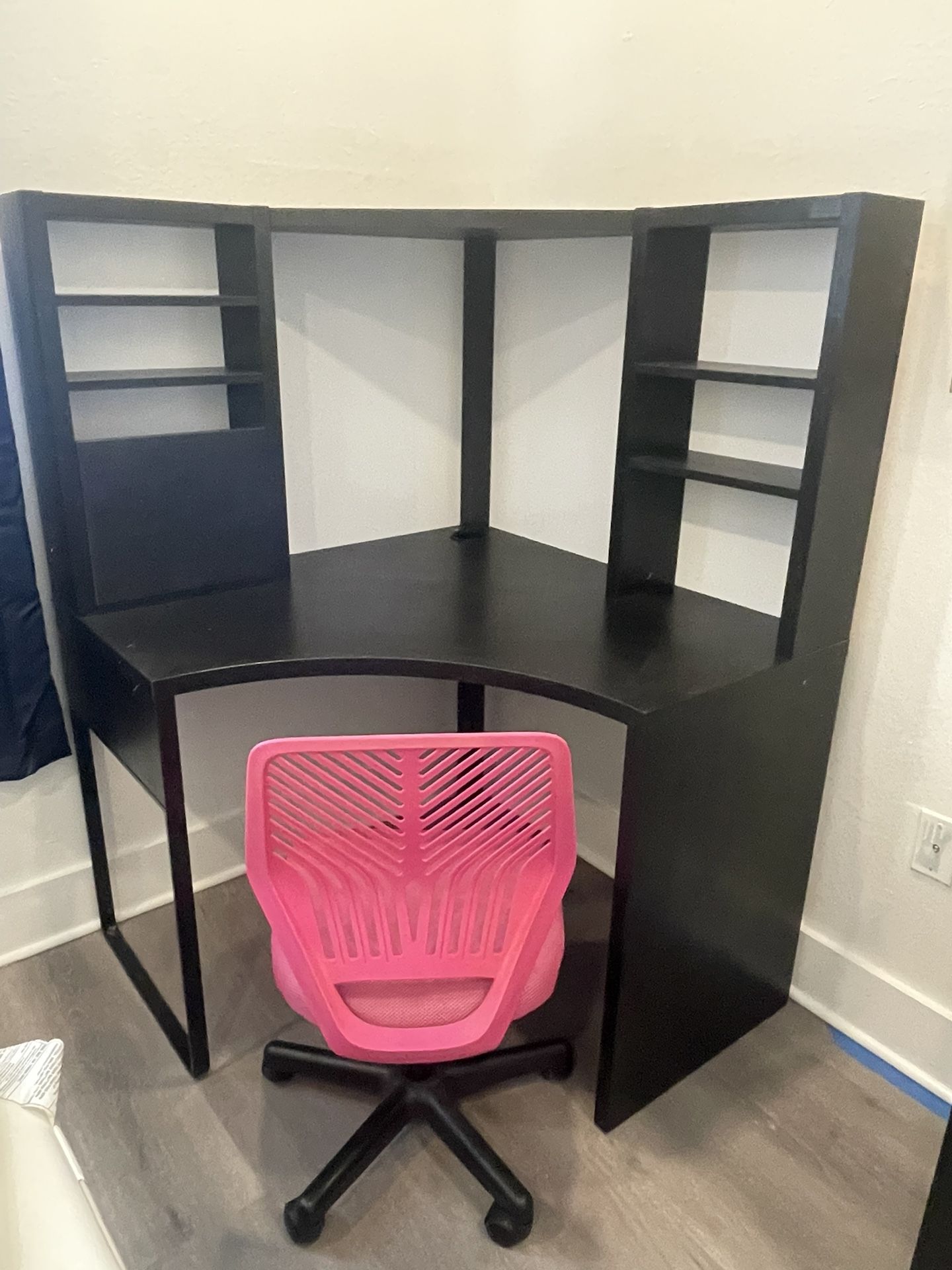 Escritorio De IKEA y Silla