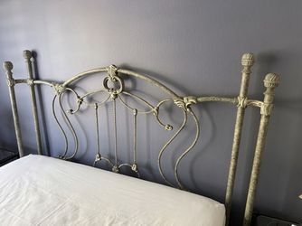 Vintage Metal Bed Frame (Queen Size)
