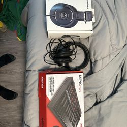 AKAI MPK Mini & Audio-technica ATH-M30x Headphones 
