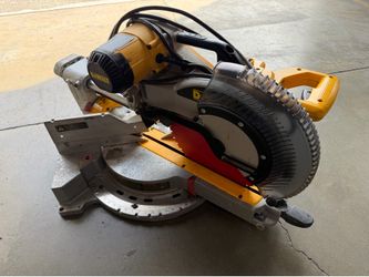 DEWALT  DWS780 12-in 15-Amp Dual Bevel Sliding Compound Corded Miter Saw