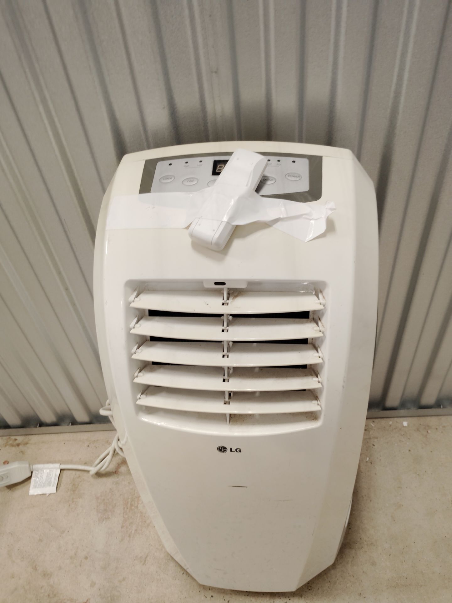 LG R401A Portable ac with wheels