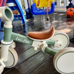 Like New - Toddler Balance Bike / Bicycle/Tricycle  (3 In 1)