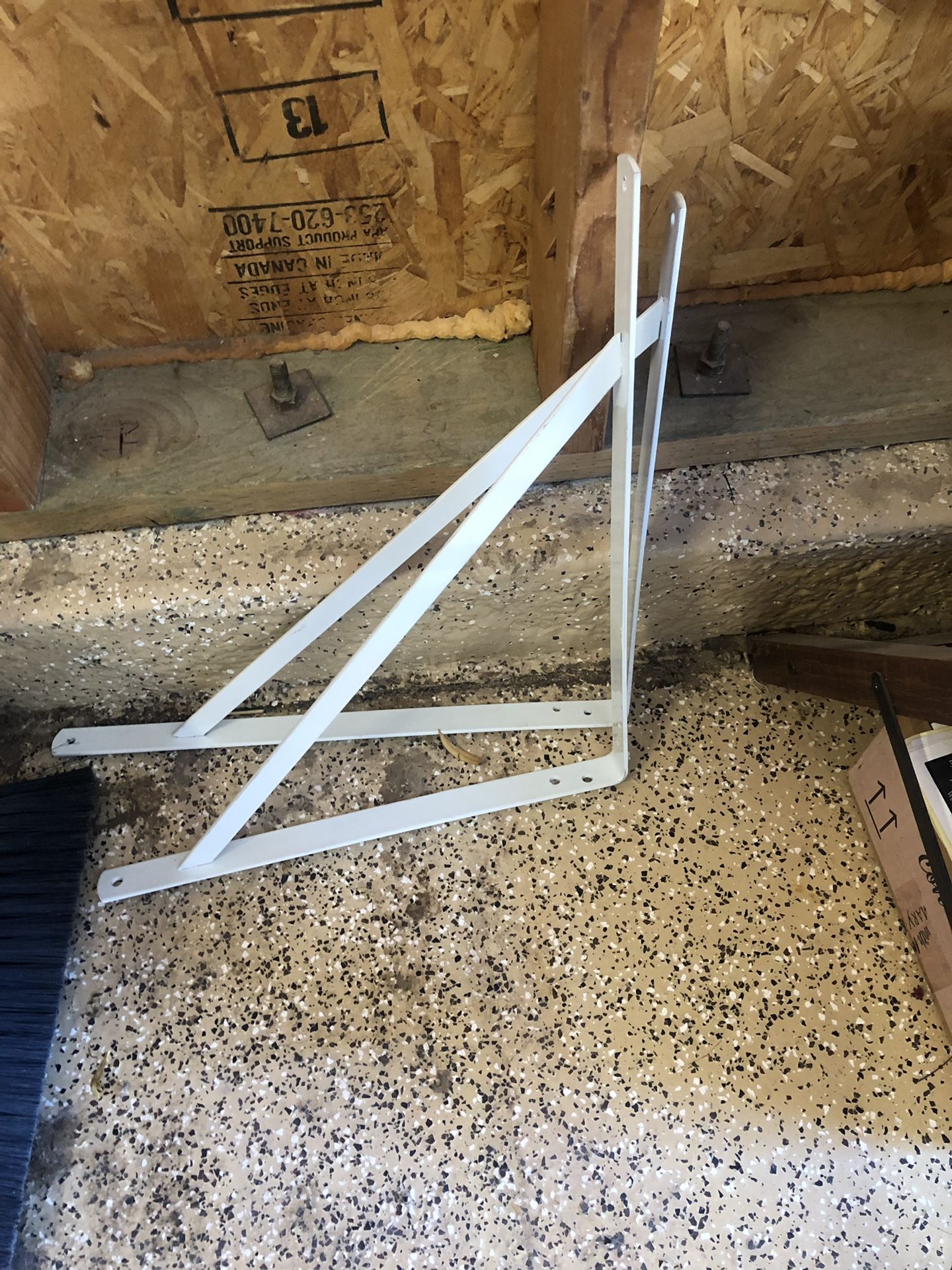 Shelf support brackets