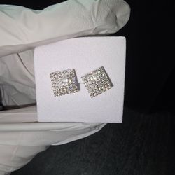 These 925 silver stud diamond earrings