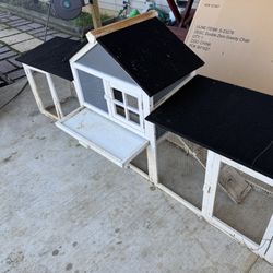 Outdoor And Indoor Chicken Coop 