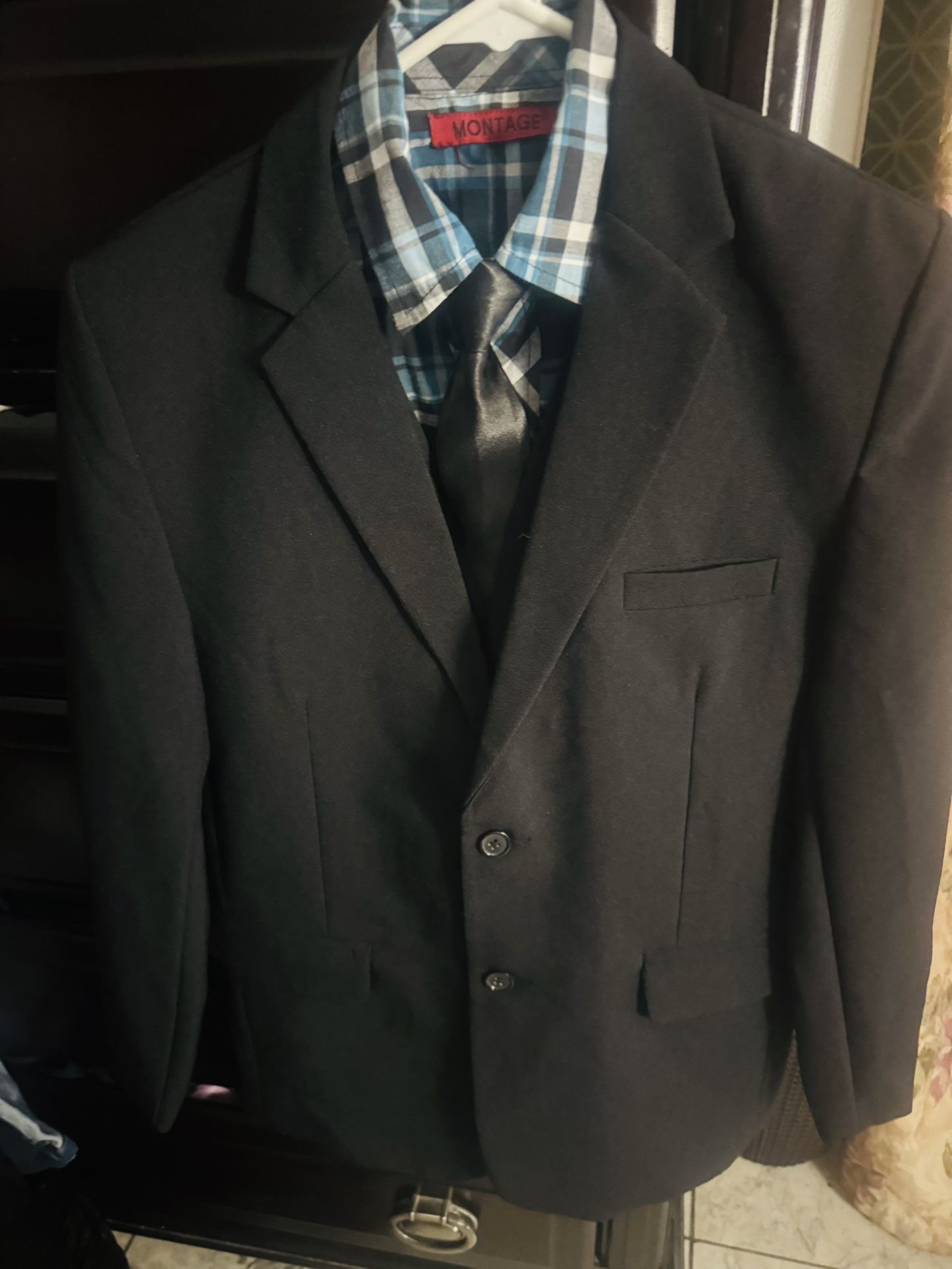 Dos Trajes Completos Size 12 De Niños  $65 Por Los Dos 