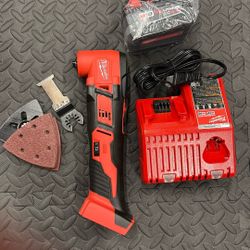 Milwaukee Multi tool With Battery