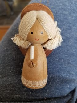 Vintage wooden Gibson angel ornament 1978