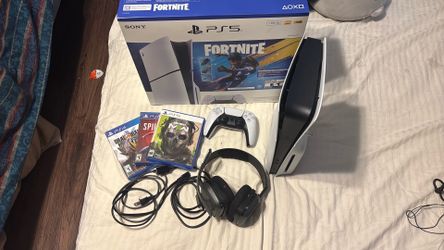 Ps5 slim 3 games a headphones all original